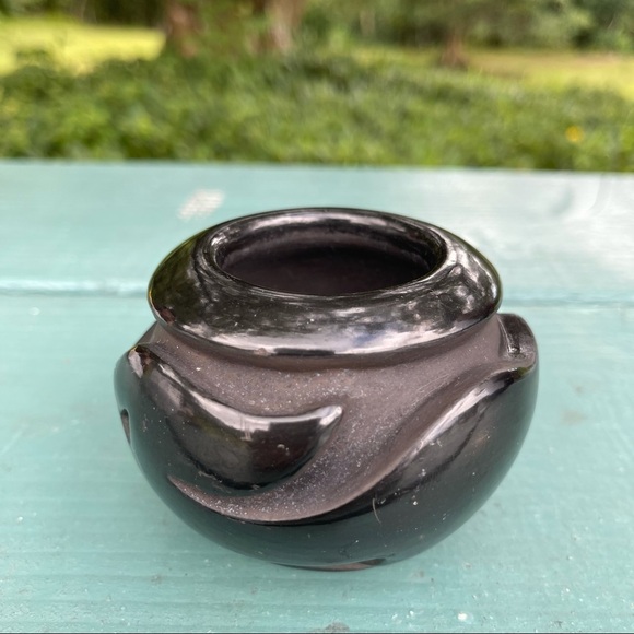 Vintage Santa Clara Pueblo Pottery by Anita L. Suazo Carved Blackware - Picture 4 of 9
